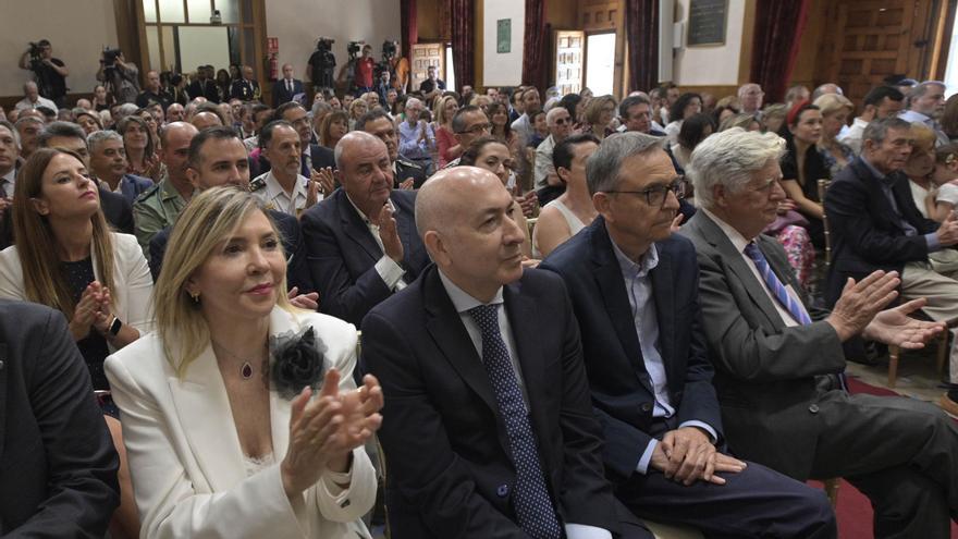 El PSOE pide dedicar espacios públicos a los alcaldes en democracia ya &quot;jubilados&quot; de Elche