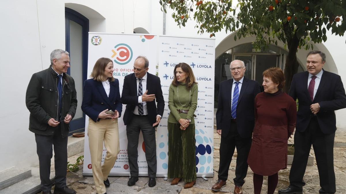 Presentación del nuevo grado de Enfermería de Loyola, en el Colegio de Enfermería.