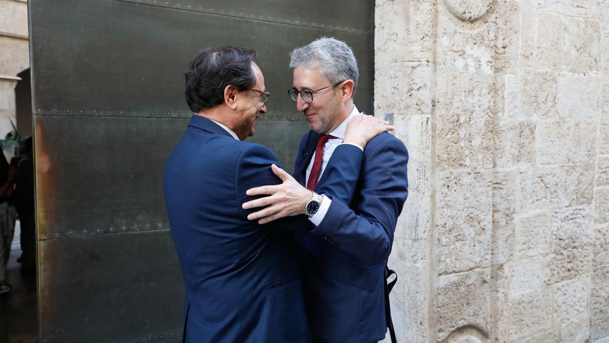 Arcadi España y Vicent Soler, el día del intercambio de carteras.