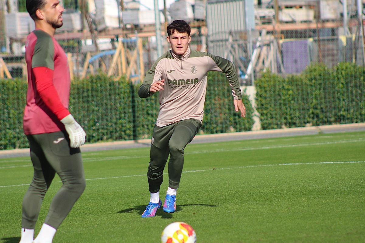 El delantero catalán Albert García, durante el entrenamiento de este pasado jueves.