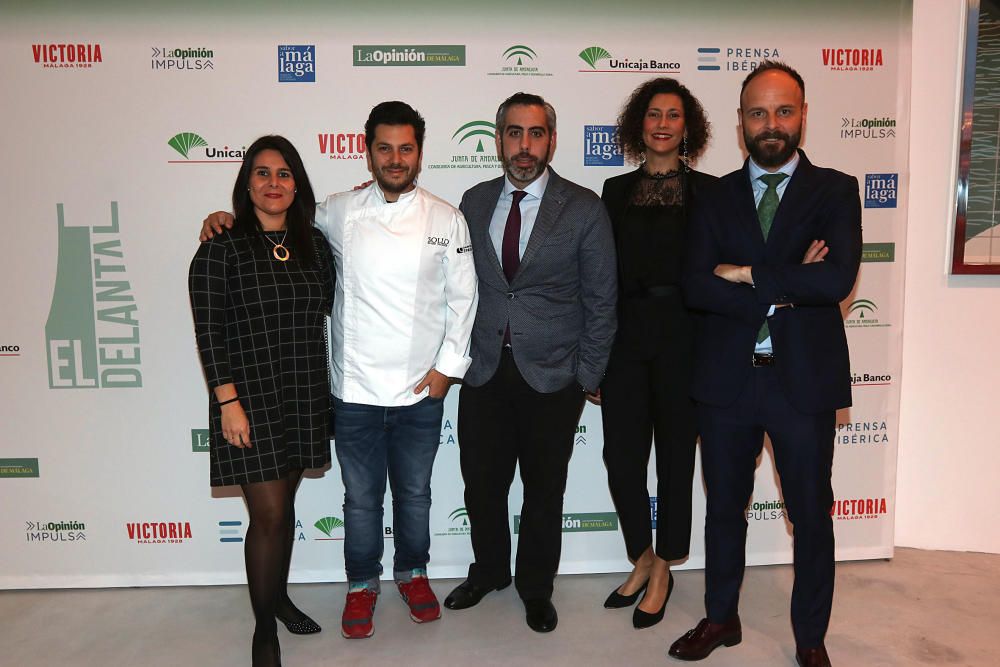 Empresarios, chefs, agentes del sector y de la industria agroalimentaria y representantes políticos acuden a la sede de Cerveza Victoria para la presentación de la nueva publicación gastronómica