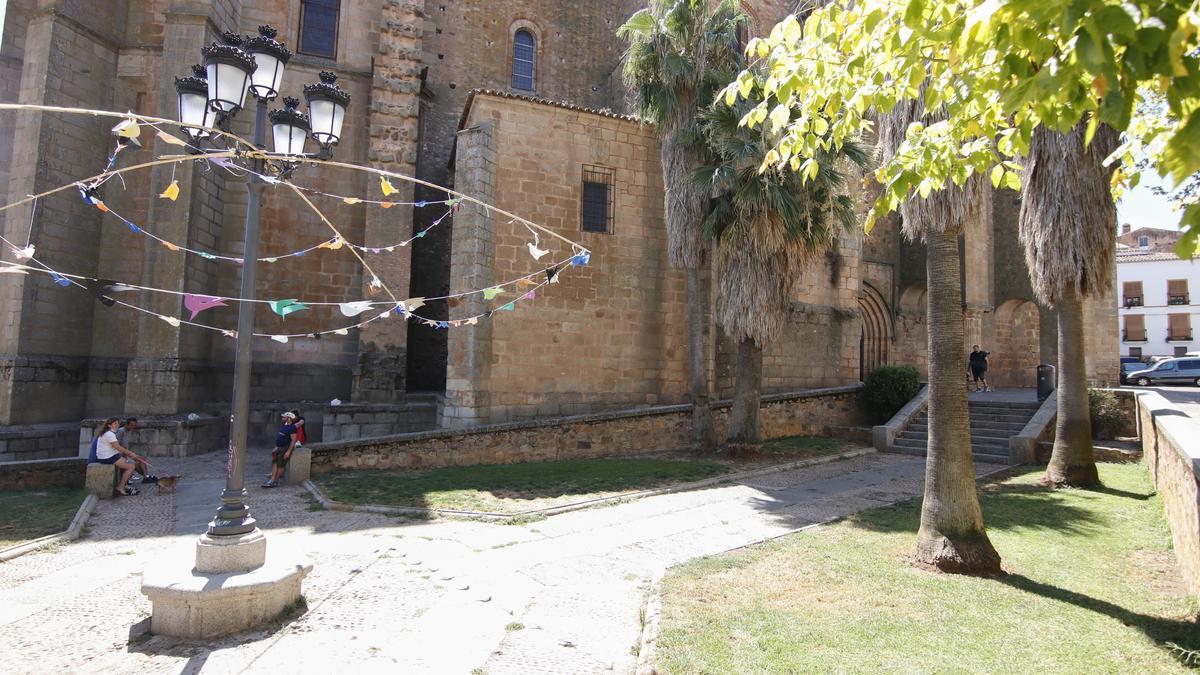 Imagen de la plaza de Santiago de Cáceres captada ayer.