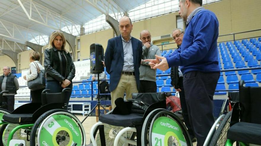 El alcalde Echávarri y el presidente del Hércules Quique Hernández, en la exhibición en el Pitiu.