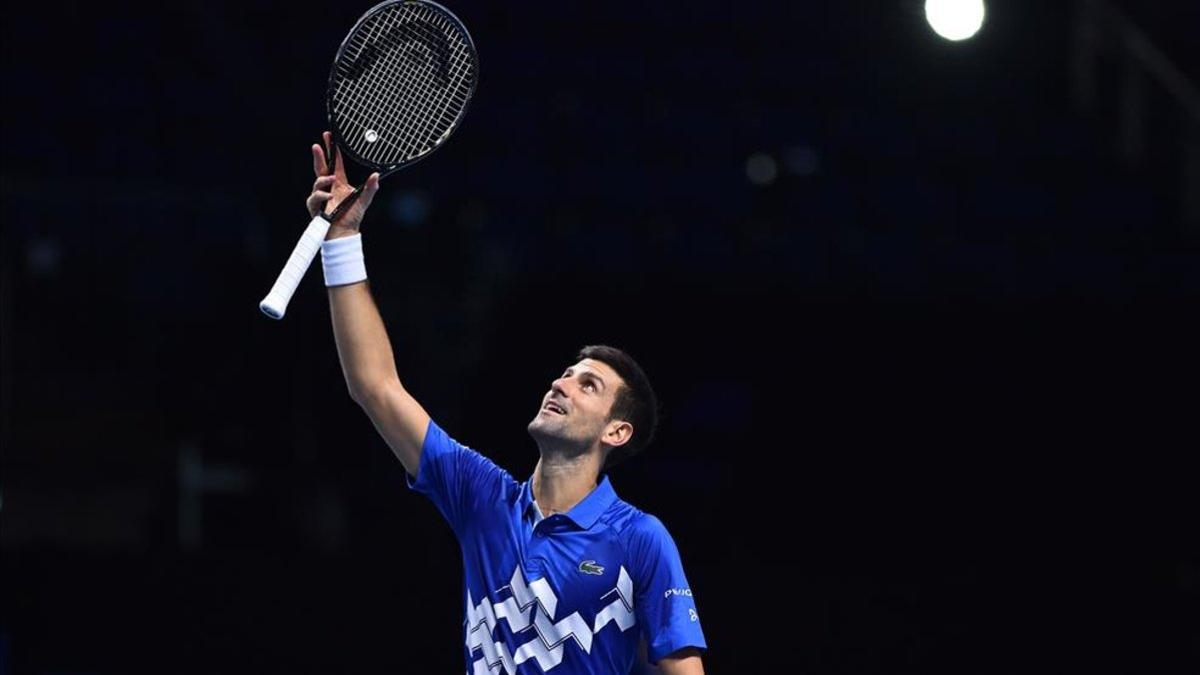 Djokovic celebra un punto ante Zverev