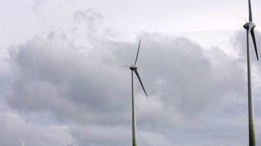 Aerogeneradores del parque eólico municipal. // Bernabé/Javier Lalín