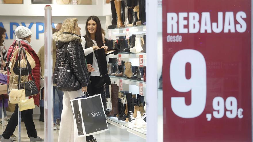 El comercio de Córdoba llega a las rebajas tras una Navidad con caída de ventas