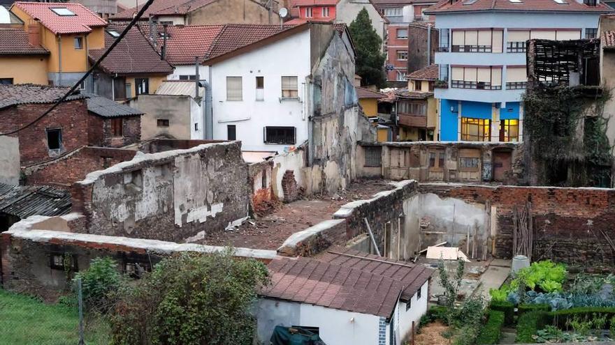 El solar ya despejado tras el derribo de Casa Feito.