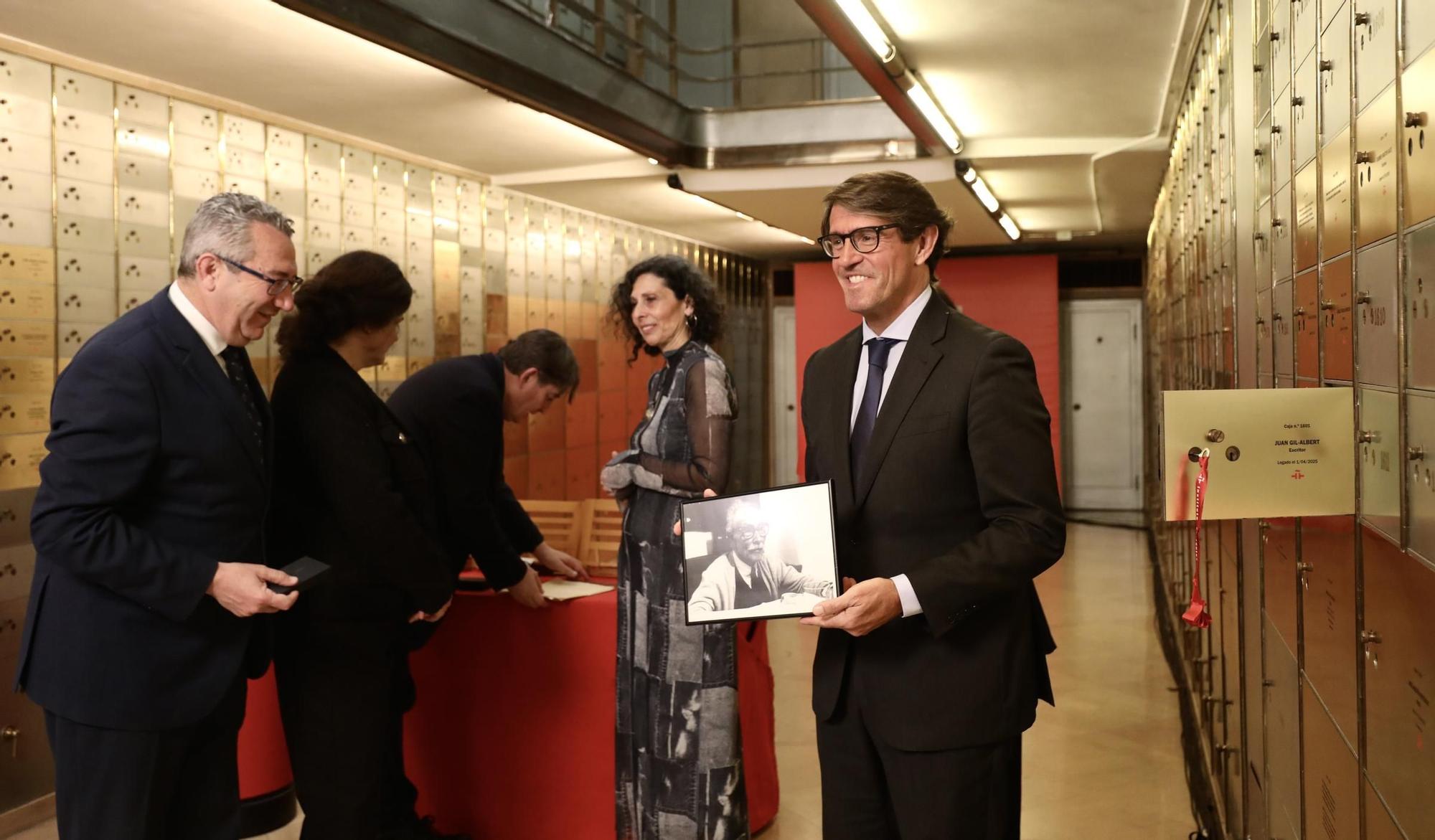 El Instituto Cervantes guarda el alma de Juan Gil-Albert en su caja 1.601: un legado para la historia