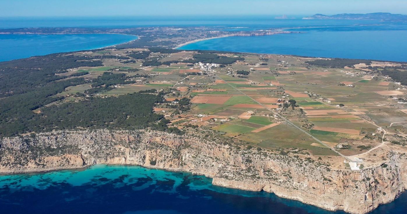 Imagen aérea de la Mola en Formentera