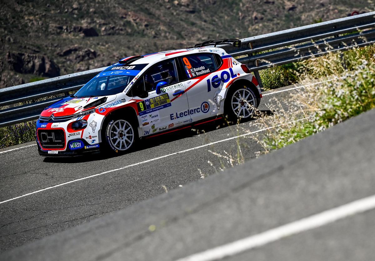 Yoann Bonato y Benjamin Boulloud durante un tramo del Rally Islas Canarias del curso pasado