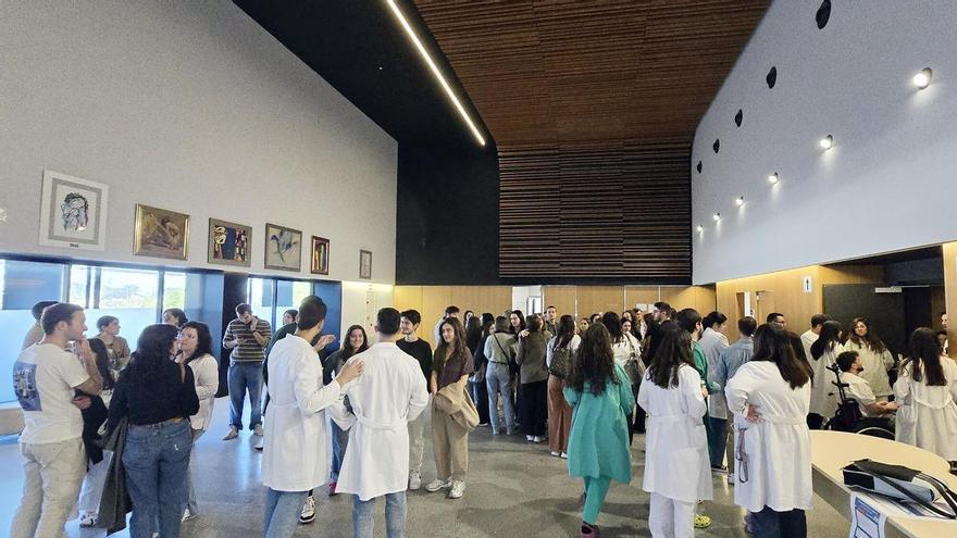 Competencia abre una investigación sobre las barreras para formar a más médicos en Galicia