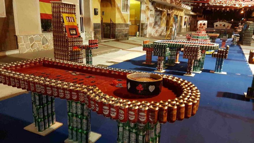 Las Vegas, hecha con latas de cerveza en Los Montesinos