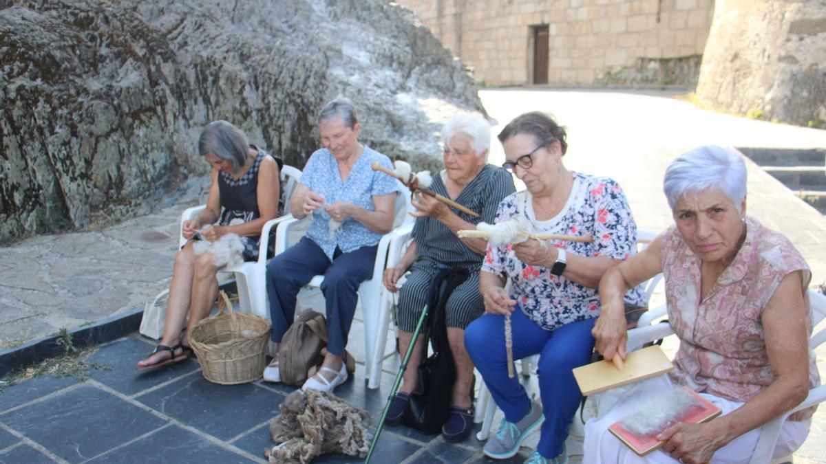 GALERÍA | Tejedoras en el Castillo de Puebla