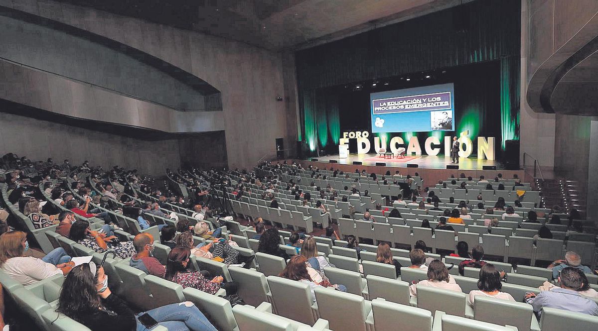 Tras el éxito obtenido entre la comunidad docente en ediciones anteriores, el VI Foro de Educación de FARO se prepara para volver este septiembre al Auditorio Mar de Vigo con seis ponencias
y once talleres.