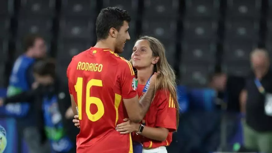 Laura Iglesias, cirujana, desmiente sus inicios con Rodri, capitán de la Selección: "Eres un exagerado. Tú dices que te costó seis meses"