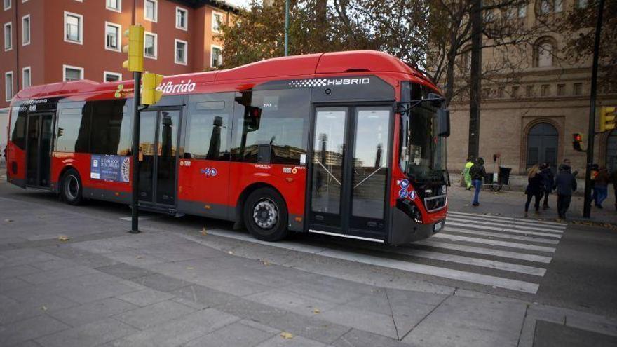 Zaragoza lanza una campaña para fomentar el abono mensual en bus y tranvía