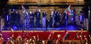 Les urnes hongareses donen la victòria a l’oposició i enfonsen Orbán