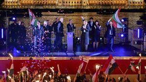 Les urnes hongareses donen la victòria a l’oposició i enfonsen Orbán