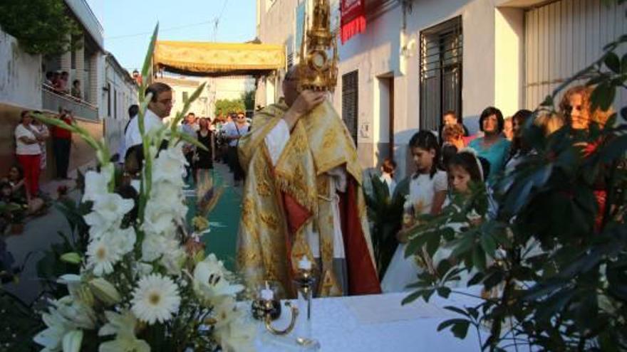 Benilloba se viste de largo para el Corpus