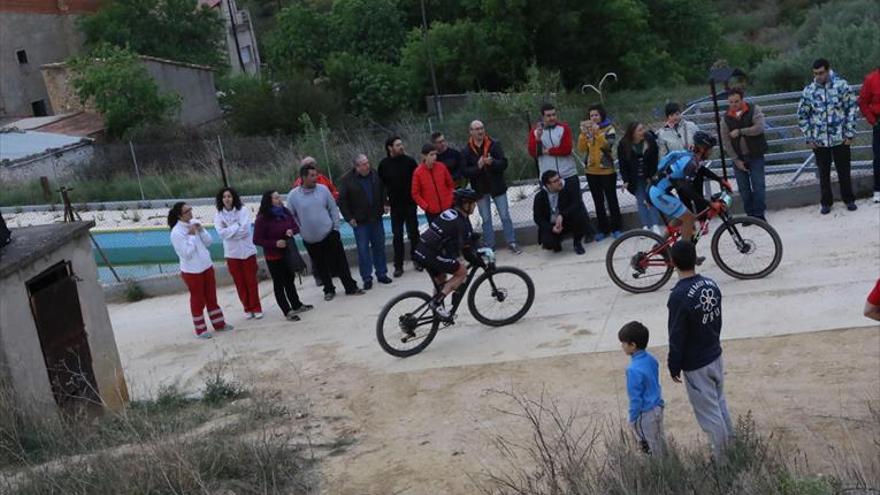 La renovada Gigante de Piedra reúne a 400 ‘bikers’ en l’Alcora