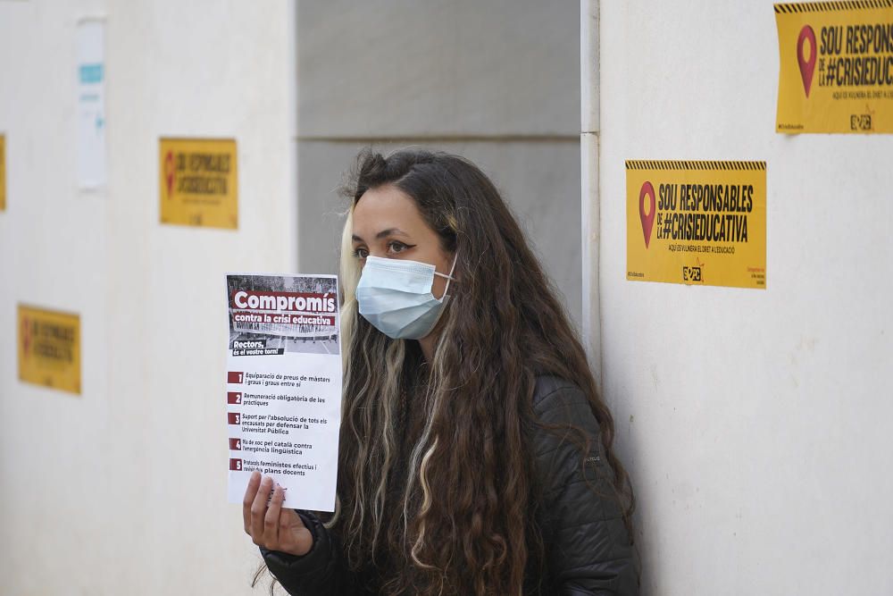 Estudiants de la UdG ocupen el rectorat