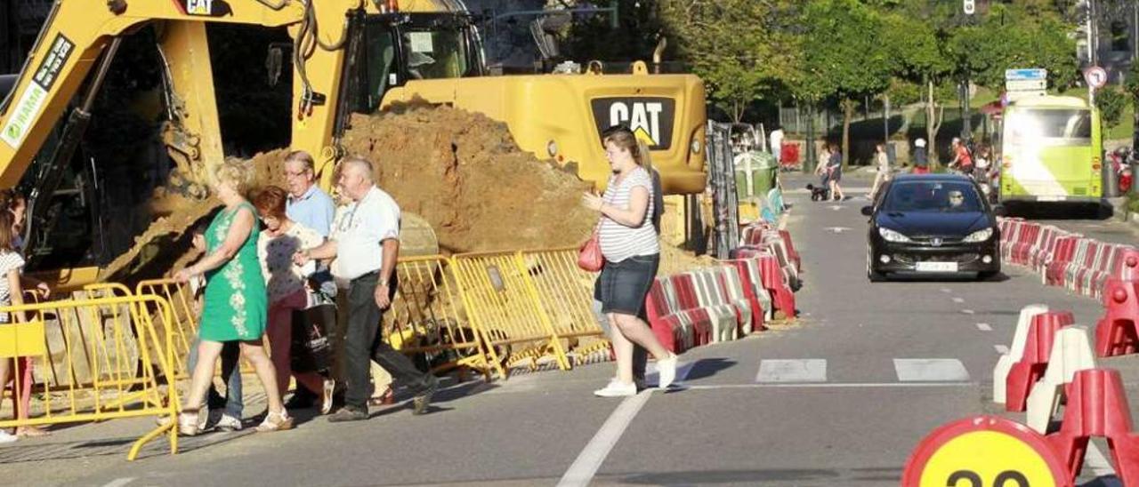 Obras de reforma en García Barbón, donde se acometerá una nueva fase. // José Lores