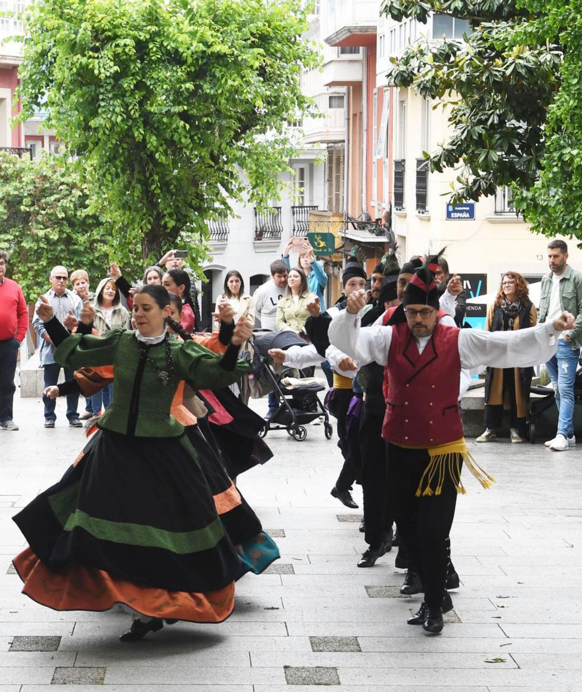 Baile tradicional, no Campo da Leña. | // CARLOS PARDELLAS