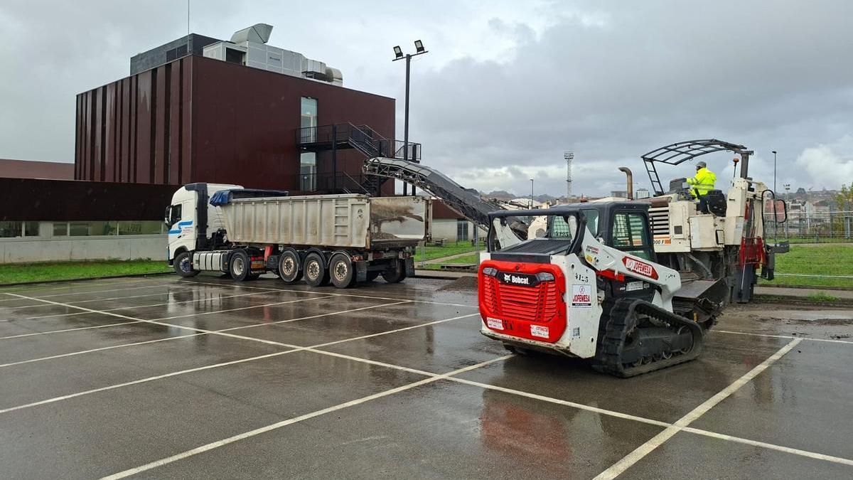 Máquinas trabajando en la zona de la ESAPA