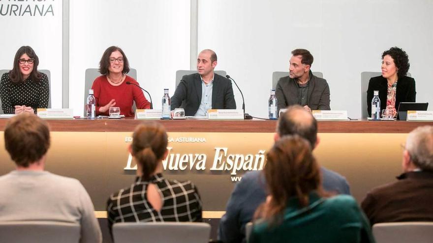 De izquierda a derecha, Virginia Carrera, Almudena Cueto, Marcos Óscar Martínez, Constantino Menéndez y Nerea Larfeuil.