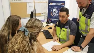 Detienen a un adolescente por 'sextorsión' de menores en Córdoba, Málaga y Barcelona