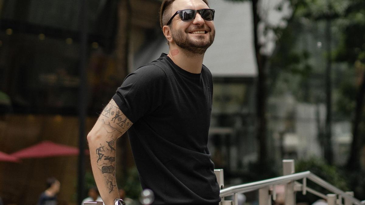Hugo Boss rebaja a menos de 7 euros su camiseta básica más versátil, cómoda y que mejor sienta de su catálogo (y más ofertas)