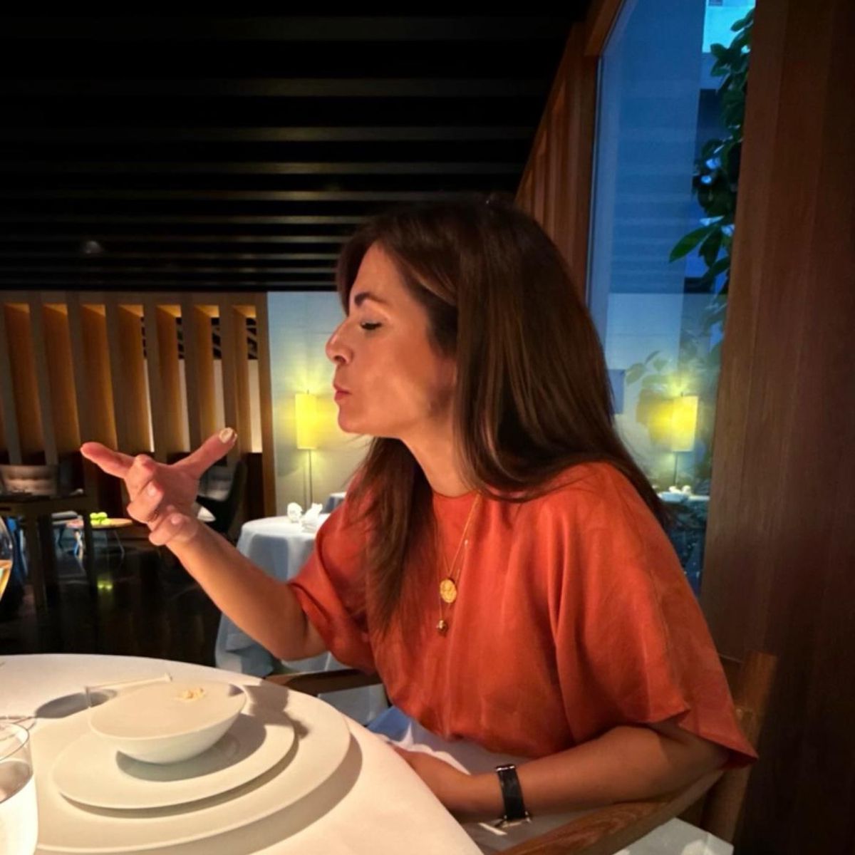 Nuria Roca a la mesa de Atrio en Cáceres.
