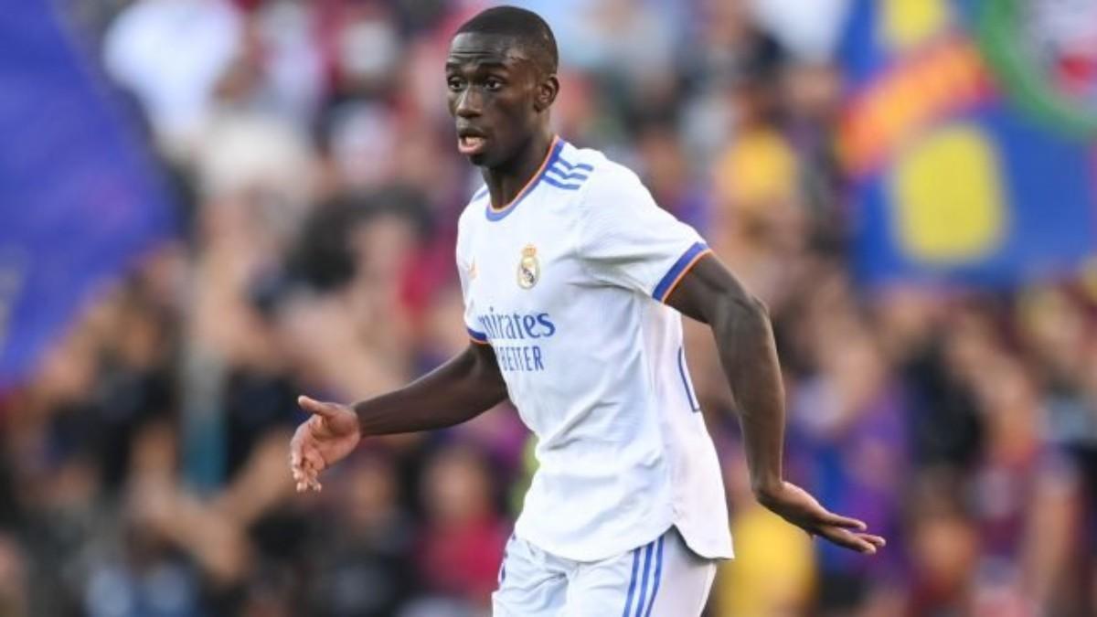 Mendy, seguro por la izquierda