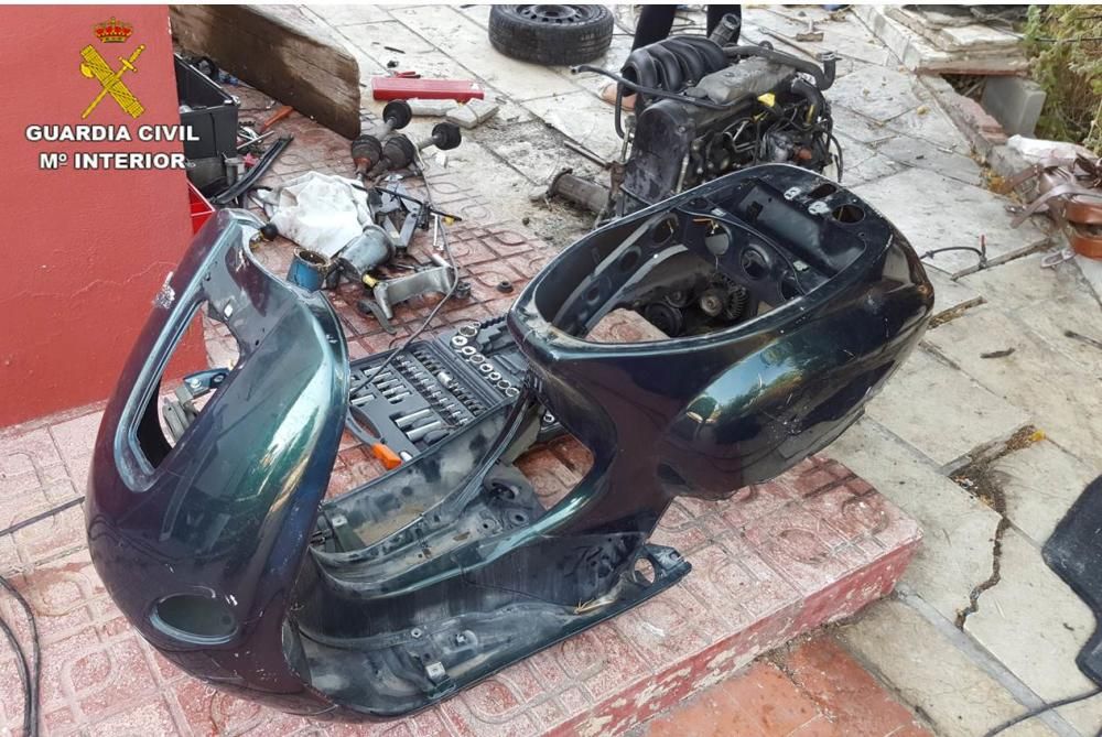 La Guardia Civil recupera 9 vehículos robados, uno de ellos fue sustraído en el mismo instante en el que el propietario salía del concesionario de comprarlo.