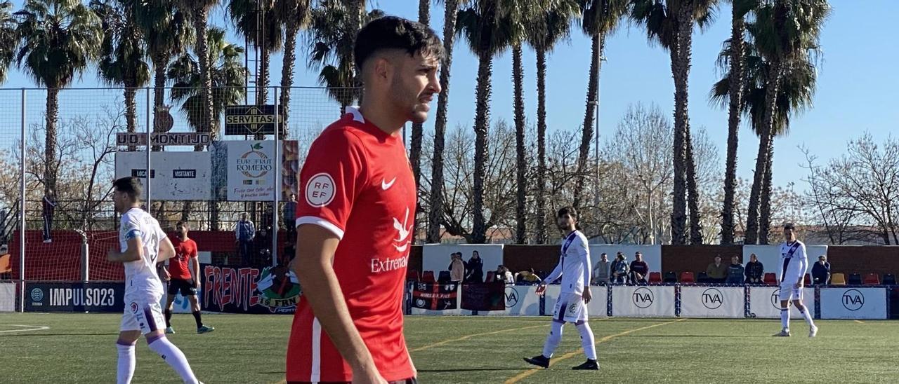 Runy, jugador del Montijo, en un partido en casa.