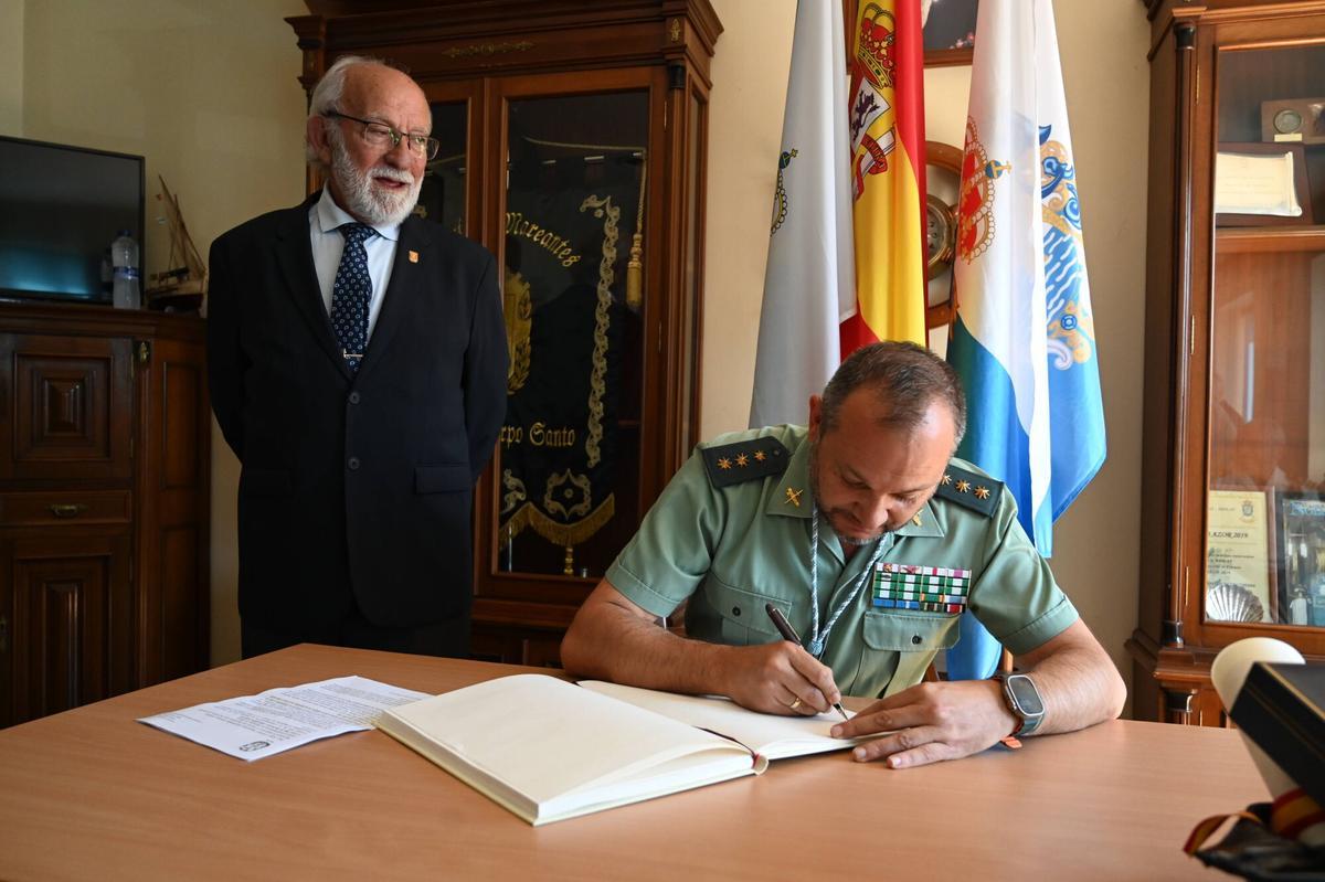 PONTEVEDRA.EL Gremio de Mareantes nombra miembro de honor al Coronel Jefe de la Guardia Civil que es Manuel Touceda Souto