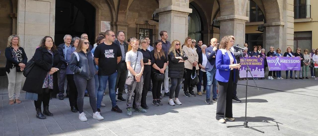 VÍDEO: Manresa condemna el feminicidi de la dona assassinada al carrer Gaudí