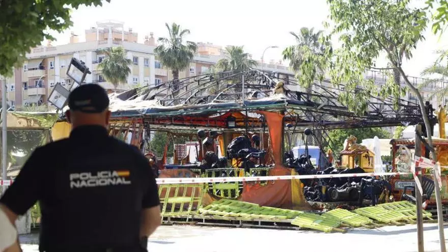 Arden las atracciones infantiles de la plaza del Zoco