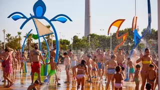 Así es el parque de agua de Málaga al que puedes acudir completamente gratis: está en una de las playas más concurridas de la capital