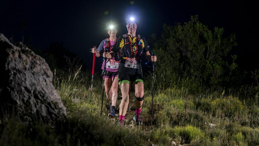 Participantes en la Carrera Nocturan por Montaña de Catí de 2022.