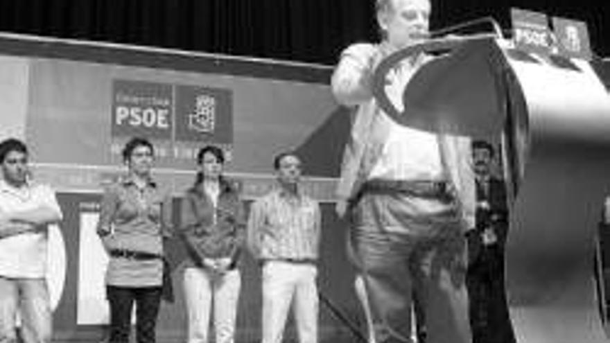 El PSOE de Navalmoral incluye a 17 personas nuevas en su lista