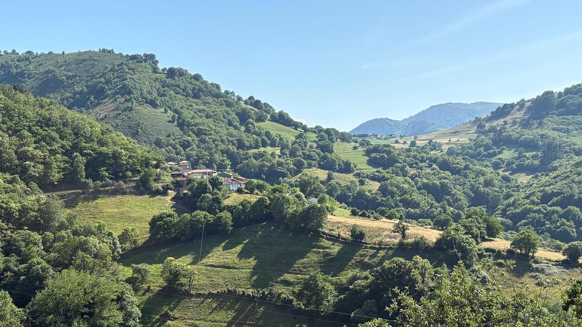 Vista de Tueres y Merillés desde Combarcio.