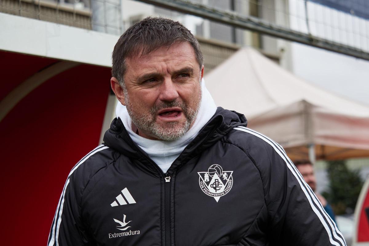 Las imágenes del Osasuna Promesas - Cacereño