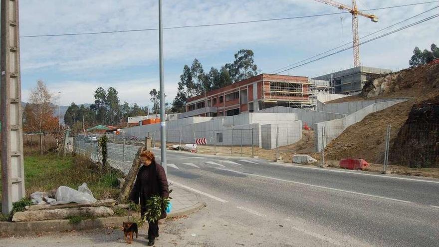 Terrenos en los que se ubica el instituto, cuya titularidad enfrenta a dos comunidades de montes. // FdV