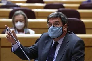 Escrivá espera llevar 26.000 millones a la hucha de las pensiones con la subida de cuotas
