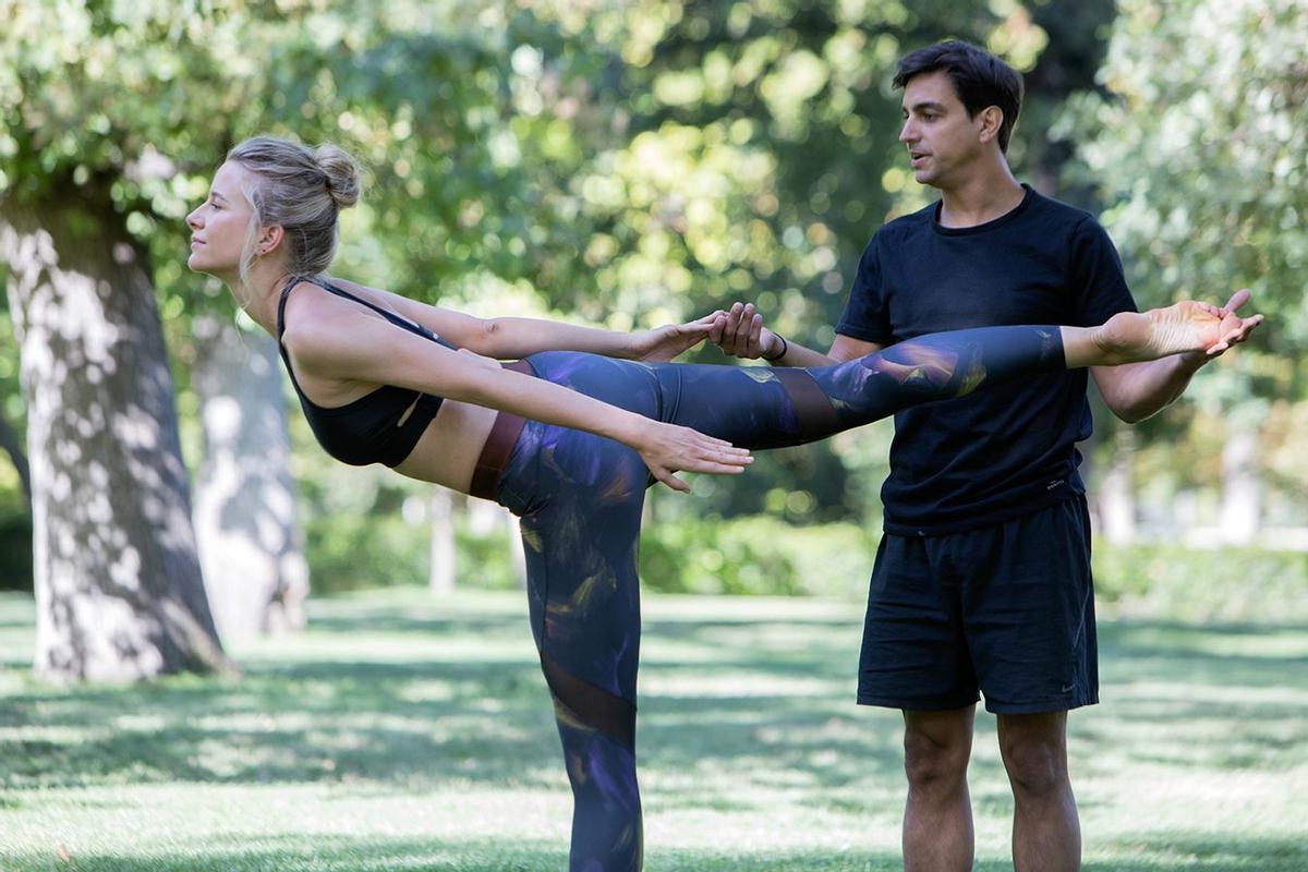 8:00 - Nada mejor para empezar el día que una clase de Yoga en el Parque del Retiro con Rubén Franco (Instructor de yoga y neuro-coach).