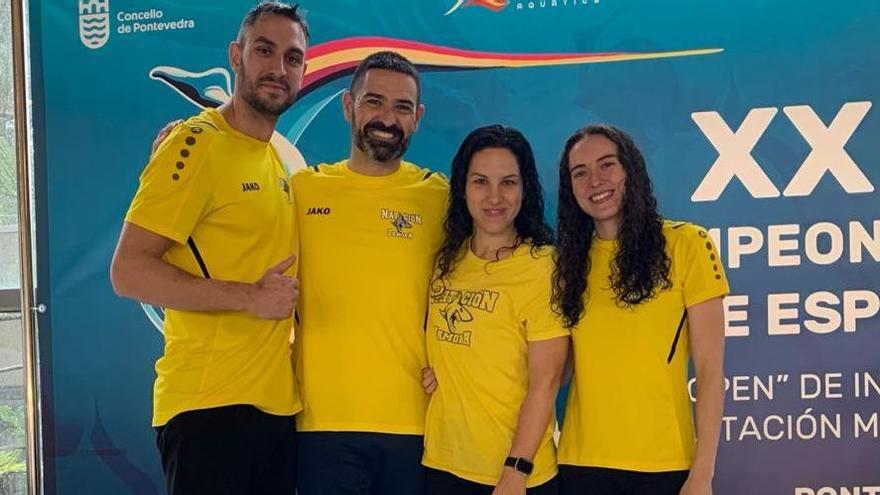 Nadadores del CN Zamora en el campeonato disputado en aguas gallegas.