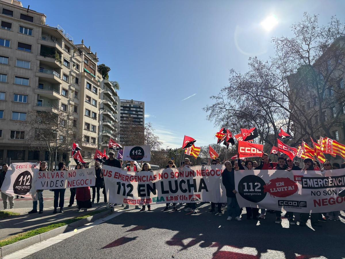 La concentració dels treballadors del 112 a Barcelona