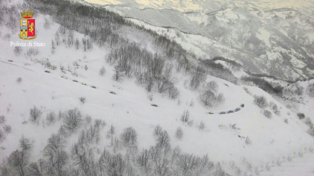 Una avalancha de nieve sepulta un hotel en Italia