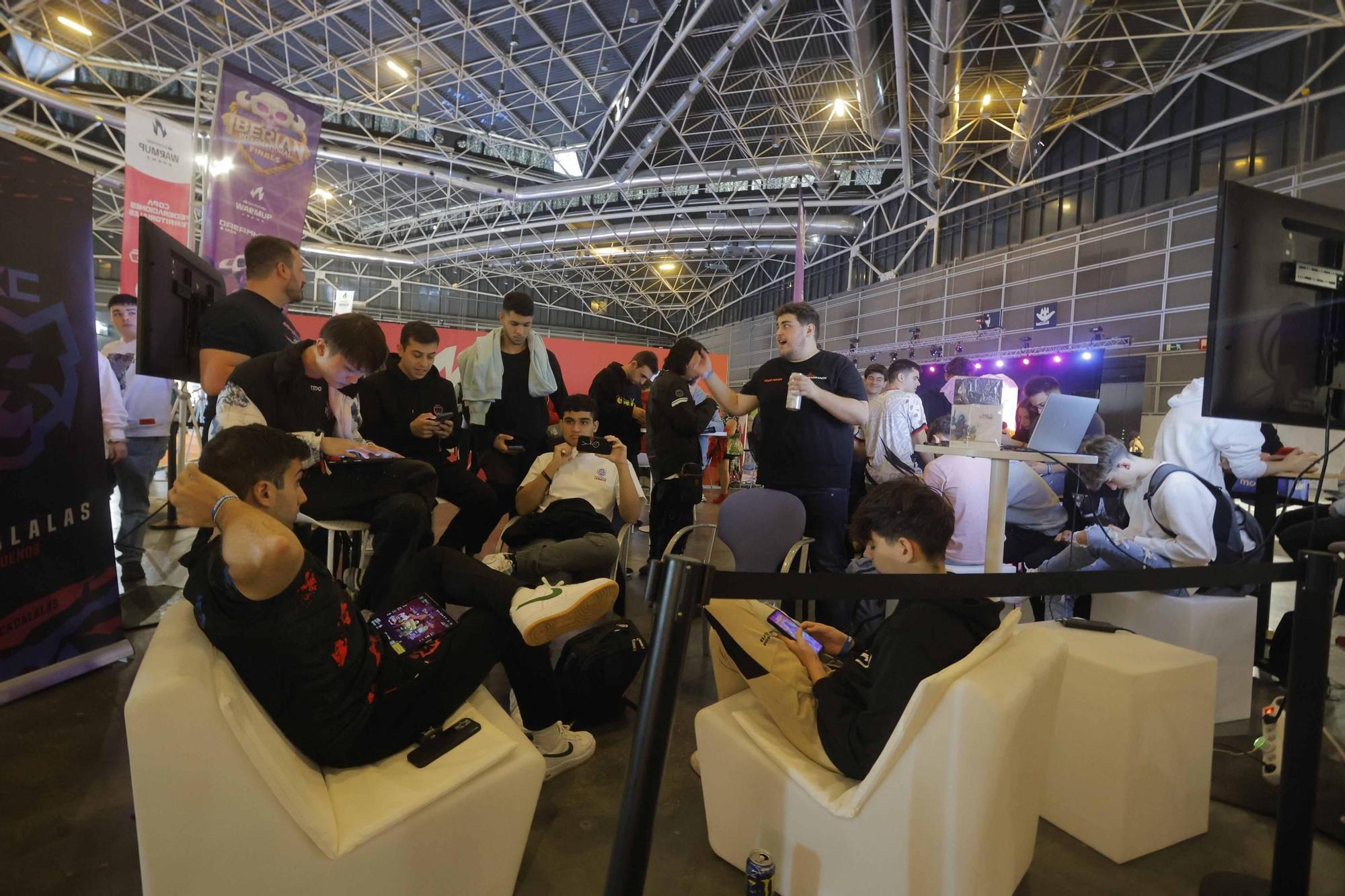 Los 'gamers' siguen jugando en la segunda jornada de la DreamHack Valencia 2023